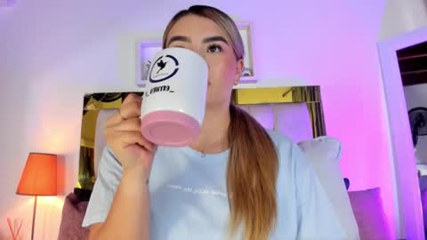 Isabella online show from October 2025 12:02:02 PM