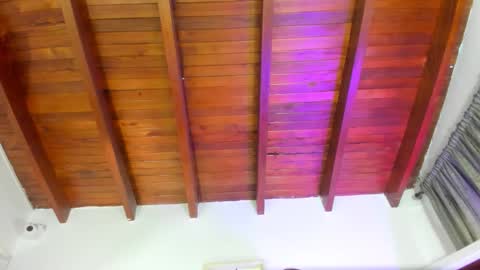 Isabella online show from December 2025 12:03:02 PM