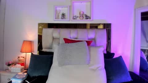 Isabella online show from March 2026 12:01:02 PM