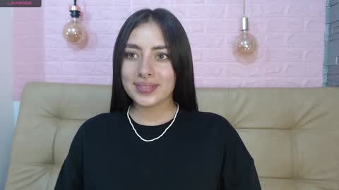 Snapshot of _emma_diamond_ chatting on December 2024 06:43:02 PM Emma online show from December 2024 06:43:02 PM