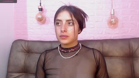 Snapshot of _emma_diamond_ chatting on February 2025 11:04:02 PM Emma online show from February 2025 11:04:02 PM