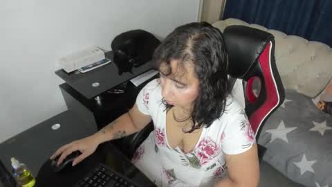 Emma online show from October 2025 11:27:02 PM