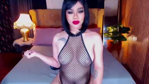 _empressvalerie_ online show from May 2026 06:35:02 PM