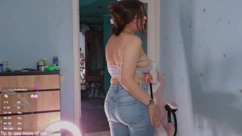 Snapshot of _enni__ chatting on January 2025 09:35:02 AM Sam online show from January 2025 09:35:02 AM