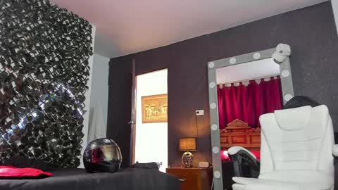 Snapshot of _eufrates_ chatting on December 2024 04:47:02 PM EUFRATES online show from December 2024 04:47:02 PM