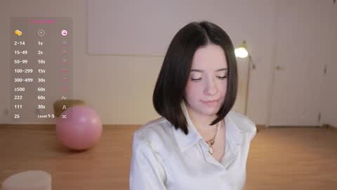 Essie  online show from October 2025 04:37:01 PM