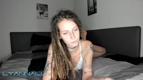 Snapshot of _fuckinparadise chatting on January 2025 03:17:02 PM Lyanna and Derek online show from January 2025 03:17:02 PM