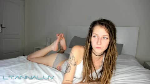 Snapshot of _fuckinparadise chatting on January 2025 10:04:02 PM Lyanna and Derek online show from January 2025 10:04:02 PM