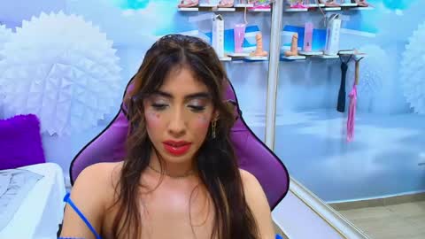 Snapshot of _gold_strawberry_ chatting on June 2026 11:23:02 AM _gold_strawberry_ online show from June 2026 11:23:02 AM