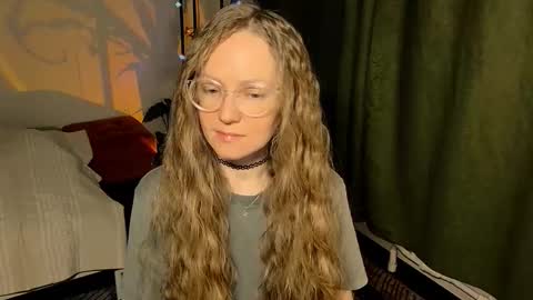 _goldilocks__ online show from October 2025 04:48:01 PM