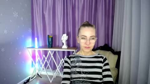 _greybunny_ online show from September 2025 09:09:01 AM