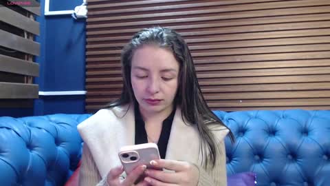 Snapshot of _isaabellaa chatting on January 2025 11:55:01 AM Isa online show from January 2025 11:55:01 AM