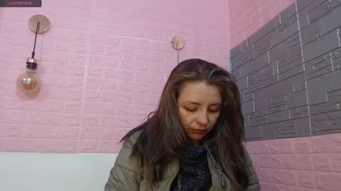 Snapshot of _isaabellaa chatting on February 2025 12:13:02 PM Isa online show from February 2025 12:13:02 PM