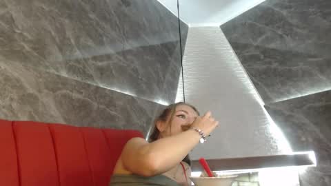 Snapshot of _isaabellaa chatting on February 2025 05:29:01 PM Isa online show from February 2025 05:29:01 PM