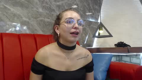 Snapshot of _isaabellaa chatting on February 2025 02:44:01 PM Isa online show from February 2025 02:44:01 PM