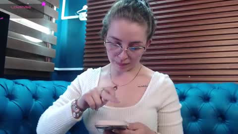 Snapshot of _isaabellaa chatting on February 2025 02:27:02 PM Isa online show from February 2025 02:27:02 PM