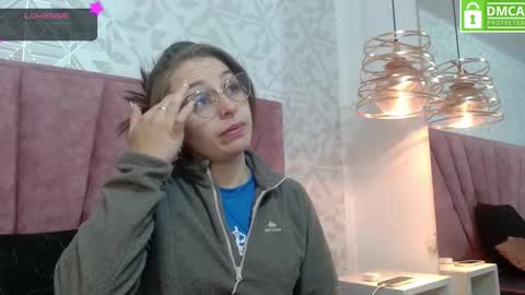 Snapshot of _isaabellaa chatting on February 2025 12:08:01 PM Isa online show from February 2025 12:08:01 PM