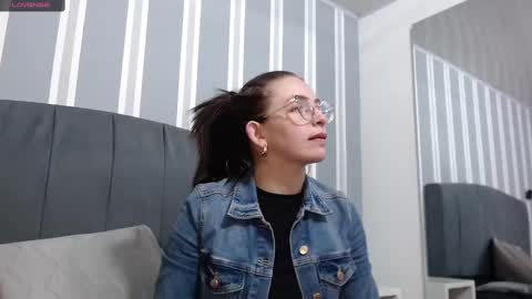 Snapshot of _isaabellaa chatting on February 2025 11:44:02 AM Isa online show from February 2025 11:44:02 AM