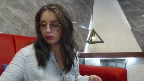 Snapshot of _isaabellaa chatting on March 2025 02:42:02 PM Isa online show from March 2025 02:42:02 PM