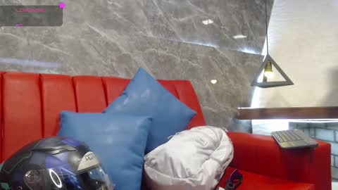 Snapshot of _isaabellaa chatting on March 2025 06:22:01 PM Isa online show from March 2025 06:22:01 PM