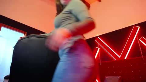 Snapshot of _isaabellaa chatting on December 2025 11:36:02 AM Isa online show from December 2025 11:36:02 AM