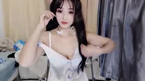 Snapshot of _iuiu_ chatting on December 2024 10:28:02 AM UU online show from December 2024 10:28:02 AM