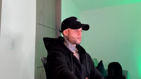 Snapshot of _jamesleandros chatting on April 2026 02:12:02 AM jeison online show from April 2026 02:12:02 AM