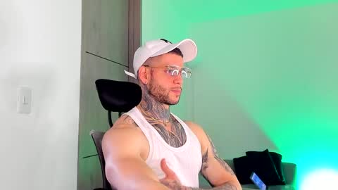 Snapshot of _jamesleandros chatting on April 2026 04:04:02 PM jeison online show from April 2026 04:04:02 PM