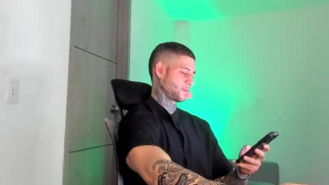Snapshot of _jamesleandros chatting on April 2026 02:51:02 AM jeison online show from April 2026 02:51:02 AM