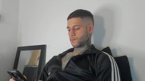 Snapshot of _jamesleandros chatting on June 2026 05:05:02 AM jeison online show from June 2026 05:05:02 AM