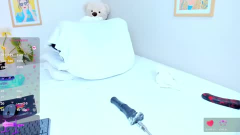 _jasminnee_ online show from May 2026 01:37:02 PM