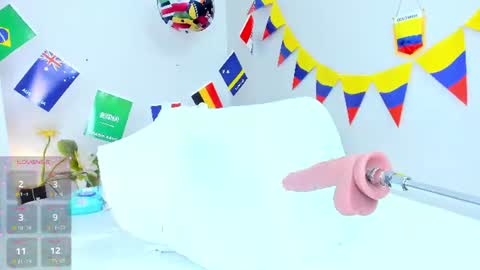 _jasminnee_ online show from June 2026 02:04:01 PM