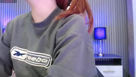 Mia online show from November 2025 02:16:02 PM