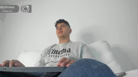 Snapshot of _juanes__ chatting on December 2024 01:57:02 PM _juanes__ online show from December 2024 01:57:02 PM