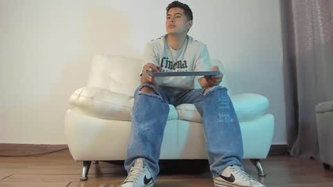 Snapshot of _juanes__ chatting on January 2025 06:35:01 PM _juanes__ online show from January 2025 06:35:01 PM