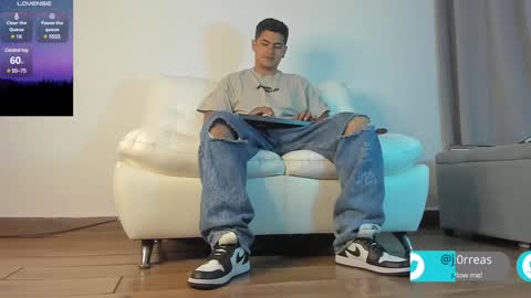 Snapshot of _juanes__ chatting on January 2025 10:57:01 PM _juanes__ online show from January 2025 10:57:01 PM