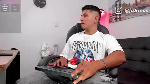 Snapshot of _juanes__ chatting on October 2025 10:32:02 PM _juanes__ online show from October 2025 10:32:02 PM