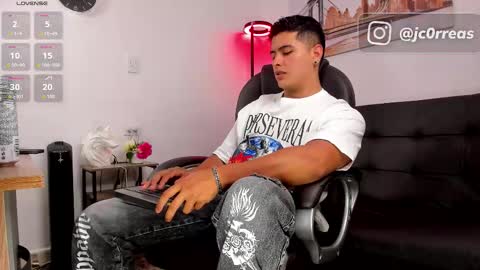 Snapshot of _juanes__ chatting on October 2025 10:37:01 PM _juanes__ online show from October 2025 10:37:01 PM