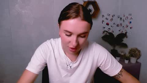 Snapshot of _julianaini_ chatting on September 2025 07:10:02 AM Jolia online show from September 2025 07:10:02 AM
