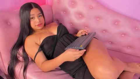 _julisweet_ online show from October 2025 12:27:01 PM