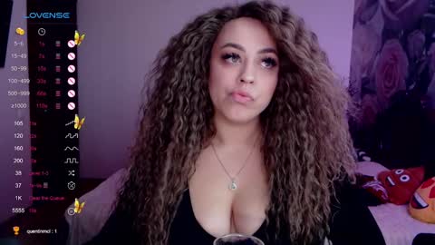 Snapshot of _just_a_queen_3 chatting on December 2024 06:20:02 PM _just_a_queen_3 online show from December 2024 06:20:02 PM