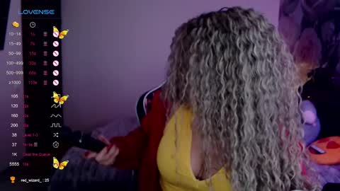 Snapshot of _just_a_queen_3 chatting on February 2025 06:22:02 PM _just_a_queen_3 online show from February 2025 06:22:02 PM