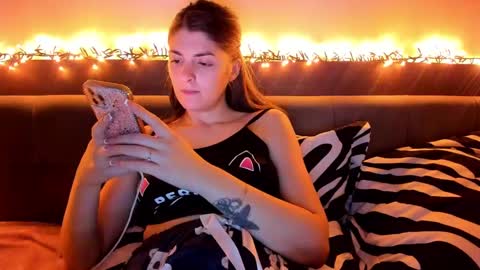 _just_a_simple_girl online show from December 2024 08:14:02 PM