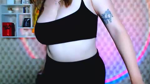 Snapshot of _kassiarayne_ chatting on May 2026 10:12:01 AM Kassie online show from May 2026 10:12:01 AM