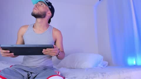 Snapshot of _kevin_xxx chatting on January 2025 05:41:02 AM online show from January 2025 05:41:02 AM