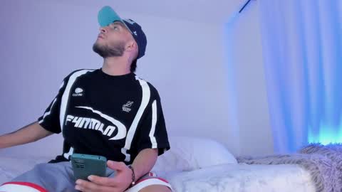 Snapshot of _kevin_xxx chatting on January 2025 05:02:02 AM online show from January 2025 05:02:02 AM