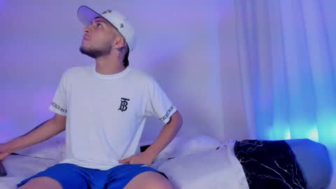 Snapshot of _kevin_xxx chatting on October 2025 10:47:01 AM online show from October 2025 10:47:01 AM