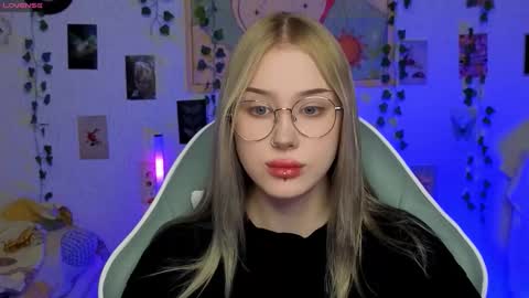 _kitekat_ online show from February 2026 11:04:02 AM