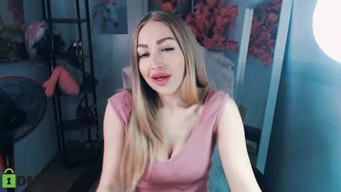 Snapshot of _kittyboo chatting on December 2024 08:59:01 AM Aleksa online show from December 2024 08:59:01 AM