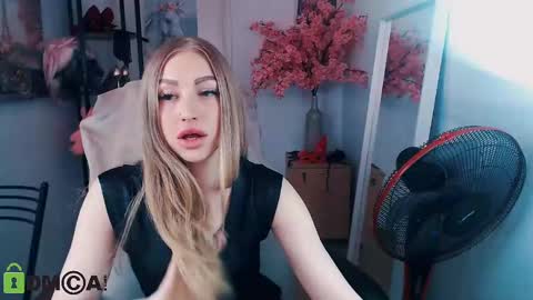 Snapshot of _kittyboo chatting on February 2025 08:43:02 AM Aleksa online show from February 2025 08:43:02 AM